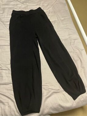 Women's Black Knit Jogger Pants - Elastic Waist